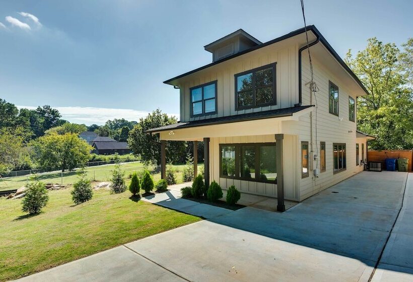 Luxury Smart Home: 2 Miles To Downtown Atlanta!