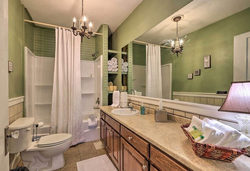 Main Street Home: 1 Mile To Callaway Gardens