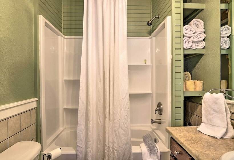 Main Street Home: 1 Mile To Callaway Gardens