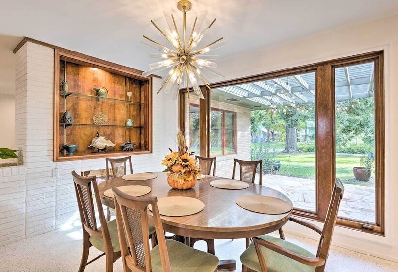 Mid Century Dream Home < Half Mile To Beach!