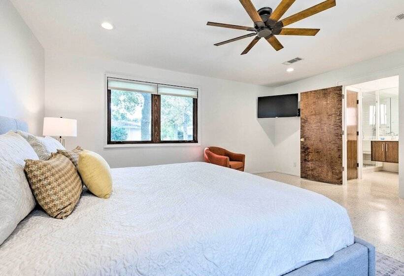 Mid Century Dream Home < Half Mile To Beach!