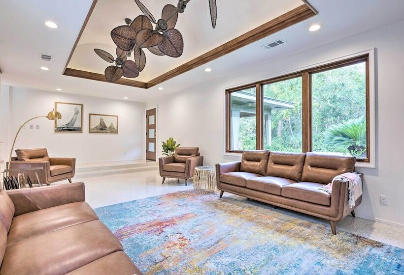 Mid Century Dream Home < Half Mile To Beach!