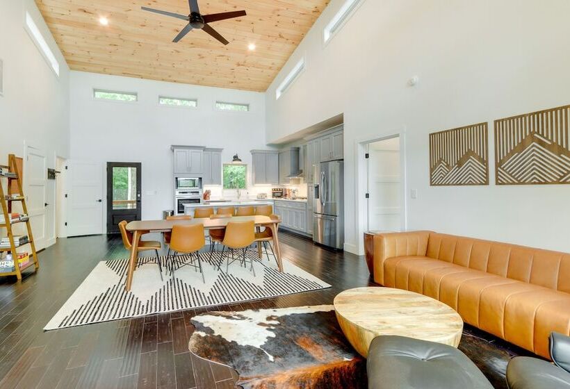 Mid Century Modern Home W/ Hot Tub & Mtn Views!