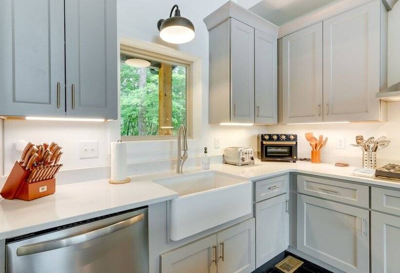 Mid Century Modern Home W/ Hot Tub & Mtn Views!