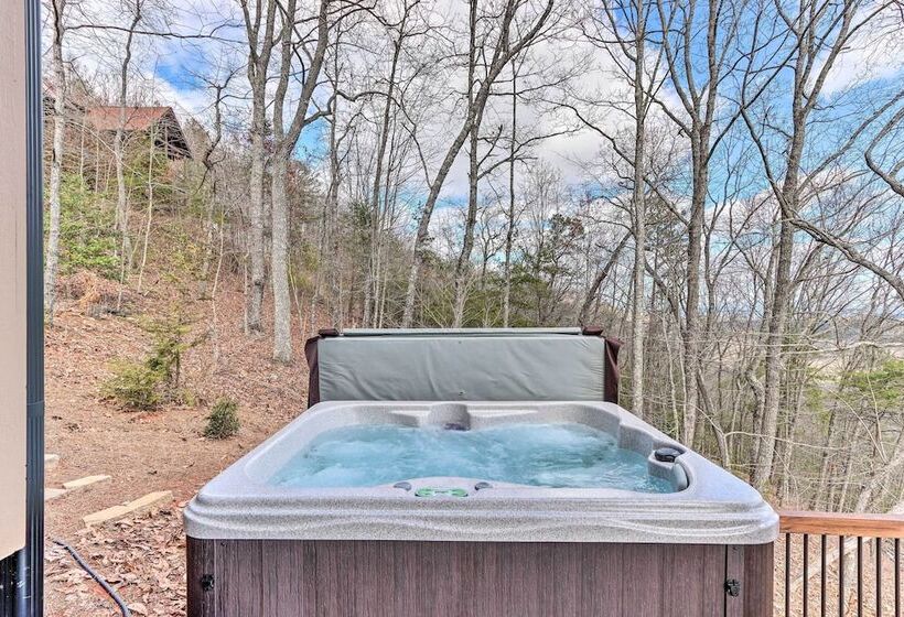 Mineral Bluff Cabin Near Lake Blue Ridge!