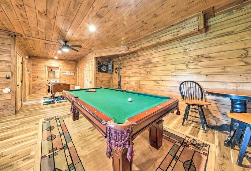 Mineral Bluff Cabin W/ Hot Tub + Game Room!