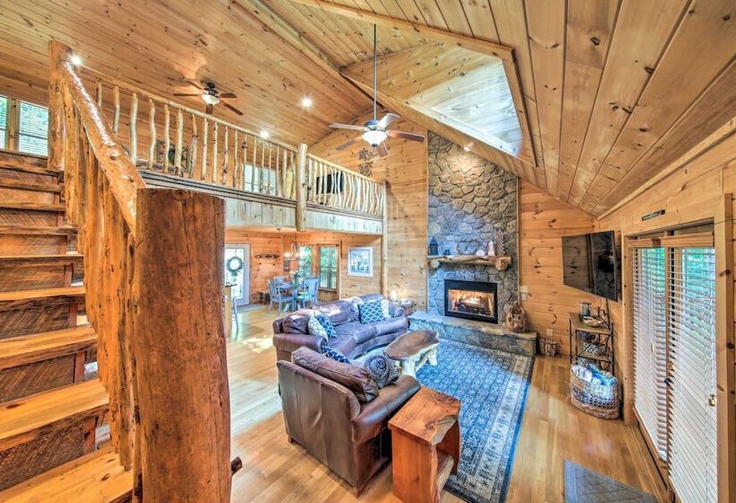 Mineral Bluff Cabin W/ Hot Tub + Game Room!