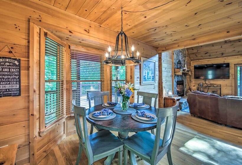 Mineral Bluff Cabin W/ Hot Tub + Game Room!