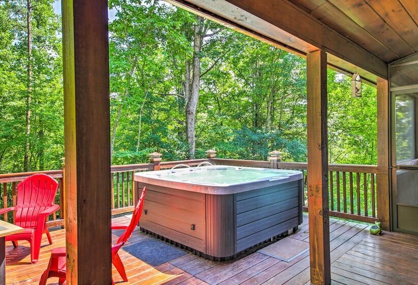 Mineral Bluff Cabin W/ Hot Tub + Game Room!