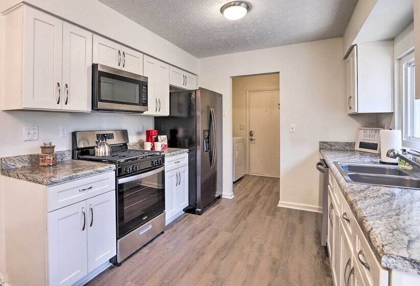 Modern Alpharetta Home: Yard, Walk Downtown!