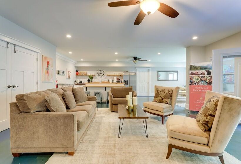 Modern, Bright Home In Stone Mountain Village