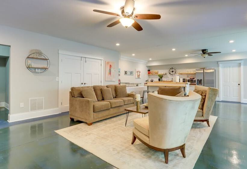 Modern, Bright Home In Stone Mountain Village