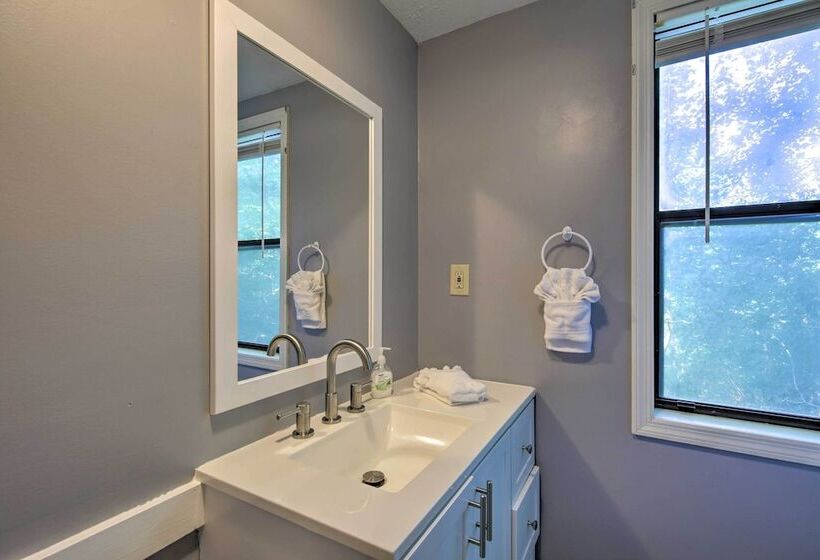 Pet Friendly Ellijay Cabin In The Woods On 1 Acre!