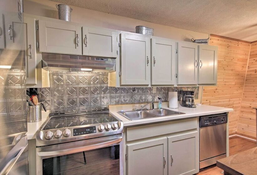 Pet Friendly Ellijay Cabin In The Woods On 1 Acre!