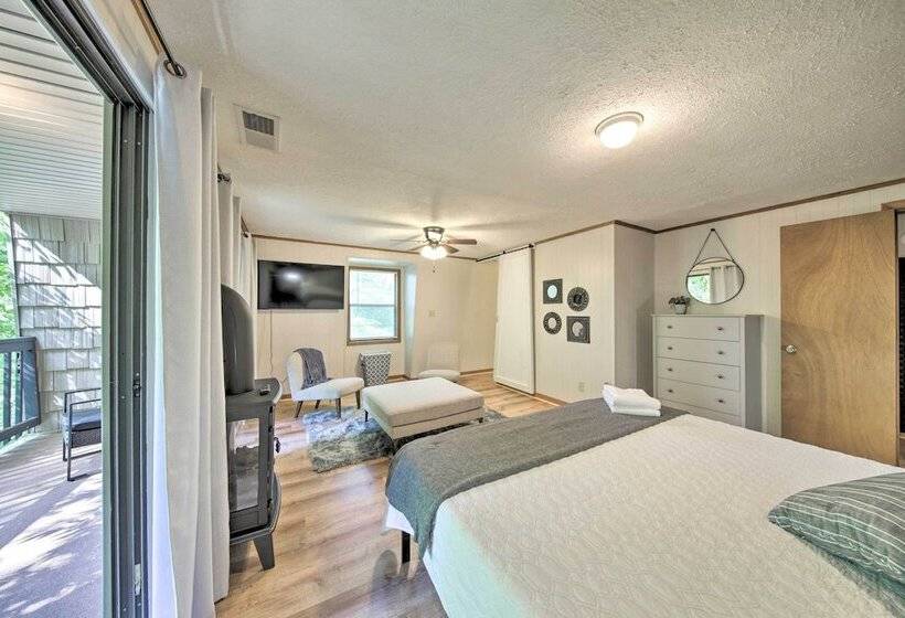 Pet Friendly Ellijay Cabin In The Woods On 1 Acre!