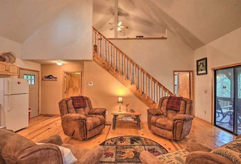 Modern Cabin W/ Deck In The Blue Ridge Mountains!