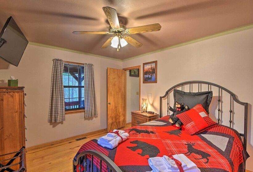 Modern Cabin W/ Deck In The Blue Ridge Mountains!