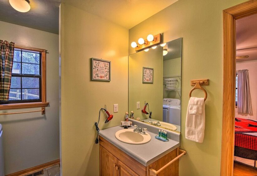 Modern Cabin W/ Deck In The Blue Ridge Mountains!