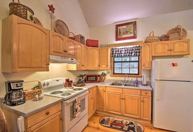 Modern Cabin W/ Deck In The Blue Ridge Mountains!