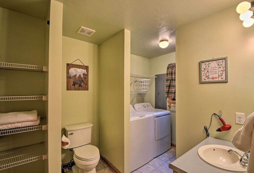 Modern Cabin W/ Deck In The Blue Ridge Mountains!