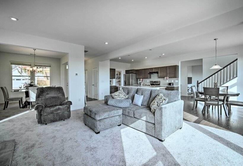 Modern Canton Home: 10 Mi To Lake Allatoona!