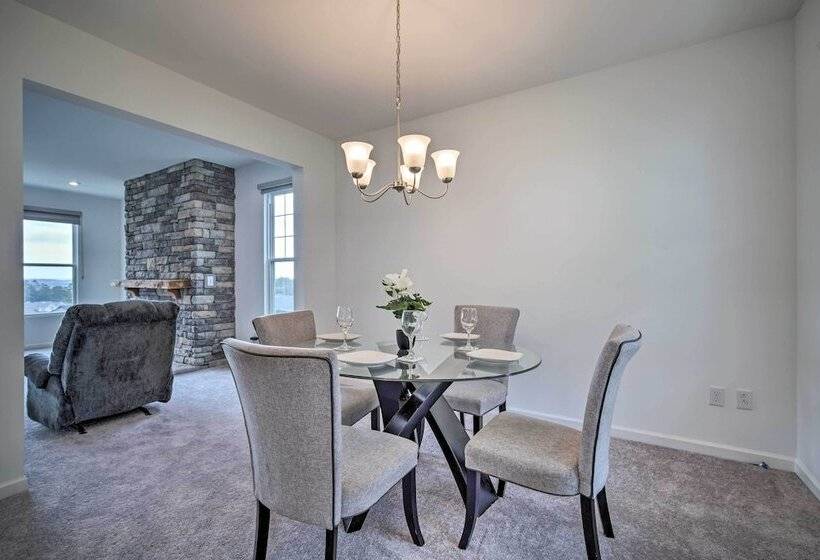 Modern Canton Home: 10 Mi To Lake Allatoona!