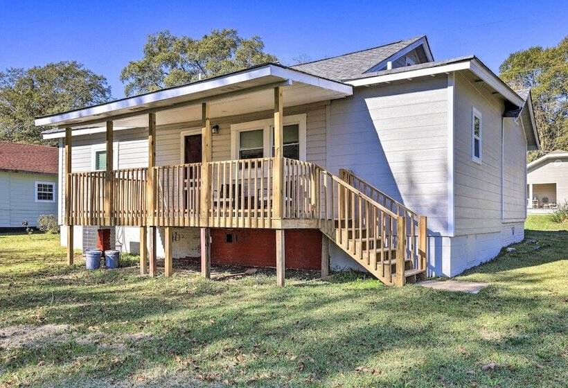 Modern Carrollton Home W/ Deck   Pets Welcome