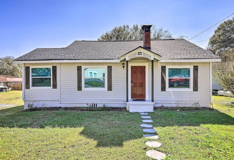 Modern Carrollton Home W/ Deck   Pets Welcome