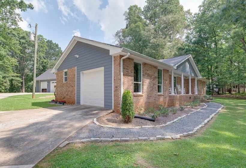 Modern Fayetteville Home Near Trilith Studios!