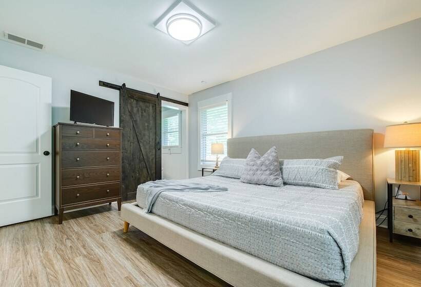 Modern Fayetteville Home Near Trilith Studios!