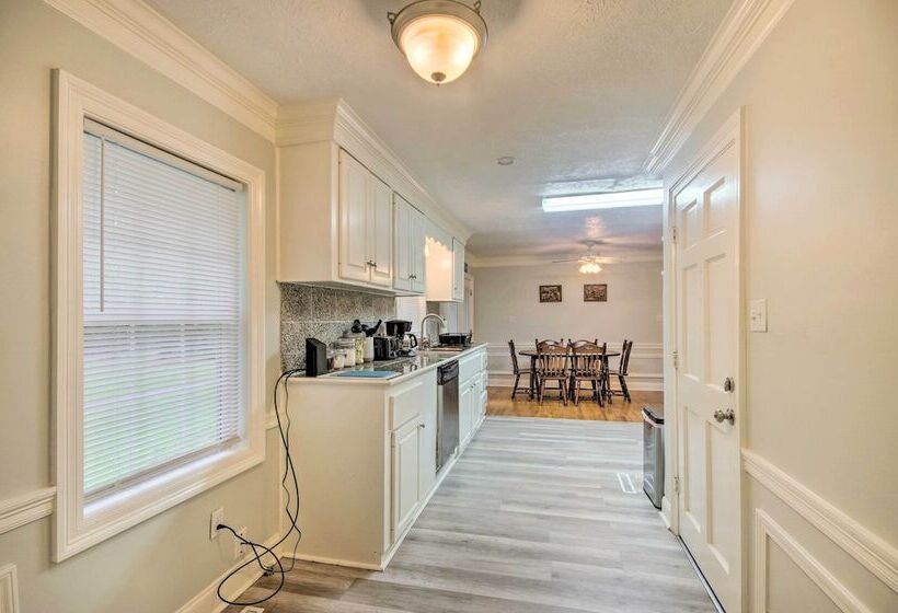 Modern Jackson Home W/ Yard ~ 8 Mi To Dtwn!