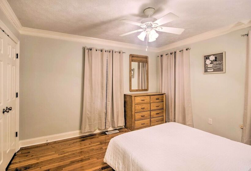 Modern Jackson Home W/ Yard ~ 8 Mi To Dtwn!