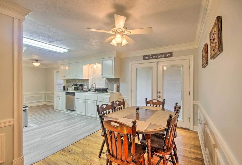 Modern Jackson Home W/ Yard ~ 8 Mi To Dtwn!