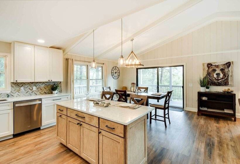 Modern Mountain Living: Large Family Resort Home!