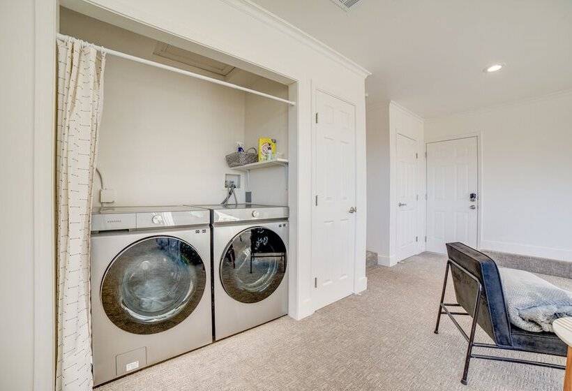 Modern Reno Home W/ Mountain View: Near Downtown!