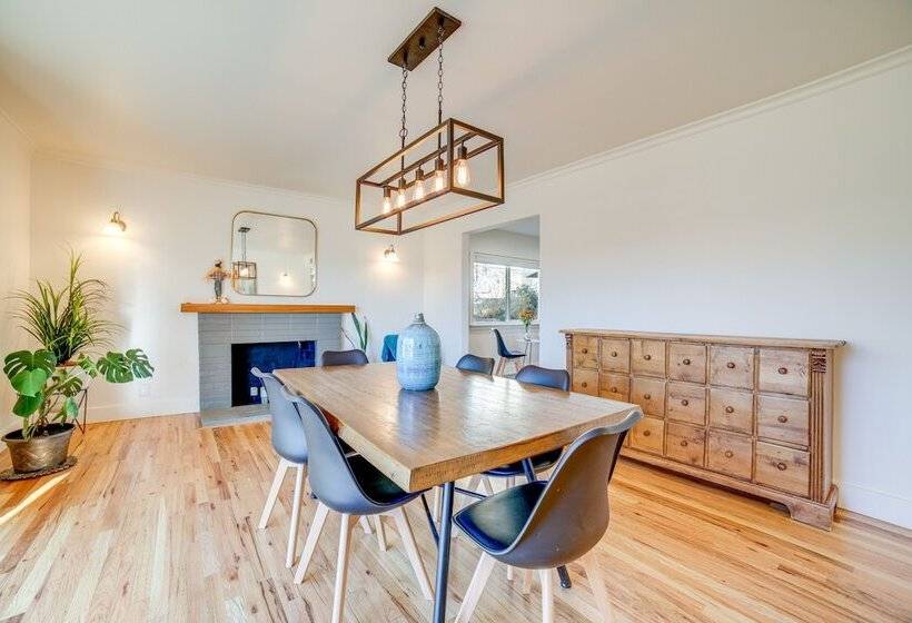 Modern Reno Home W/ Mountain View: Near Downtown!