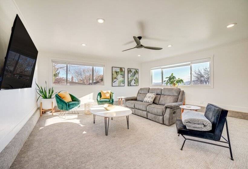 Modern Reno Home W/ Mountain View: Near Downtown!