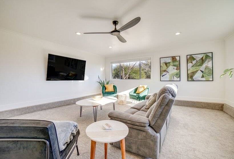 Modern Reno Home W/ Mountain View: Near Downtown!