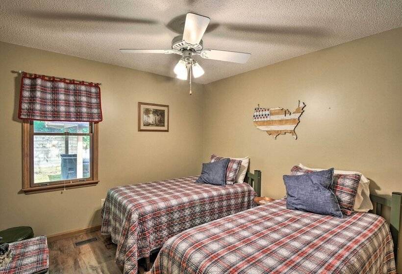 Cozy Blairsville Cabin: 2 Mi To Vogel State Park!