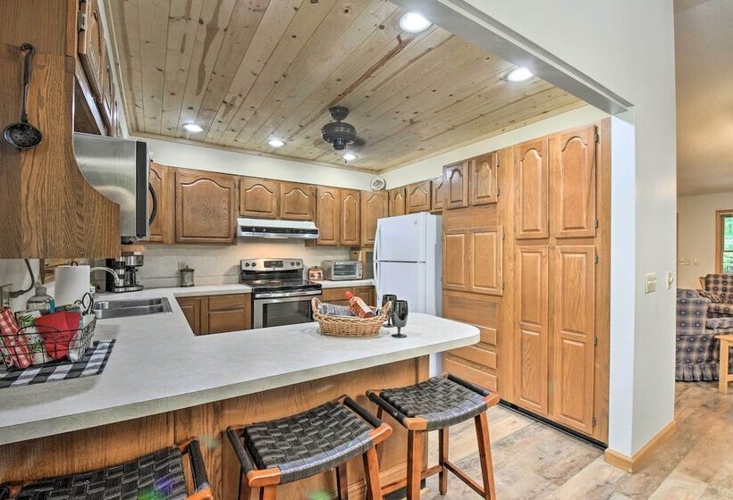 Cozy Blairsville Cabin: 2 Mi To Vogel State Park!