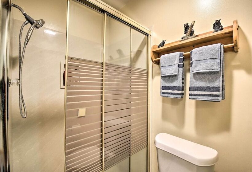 Cozy Blairsville Cabin: 2 Mi To Vogel State Park!