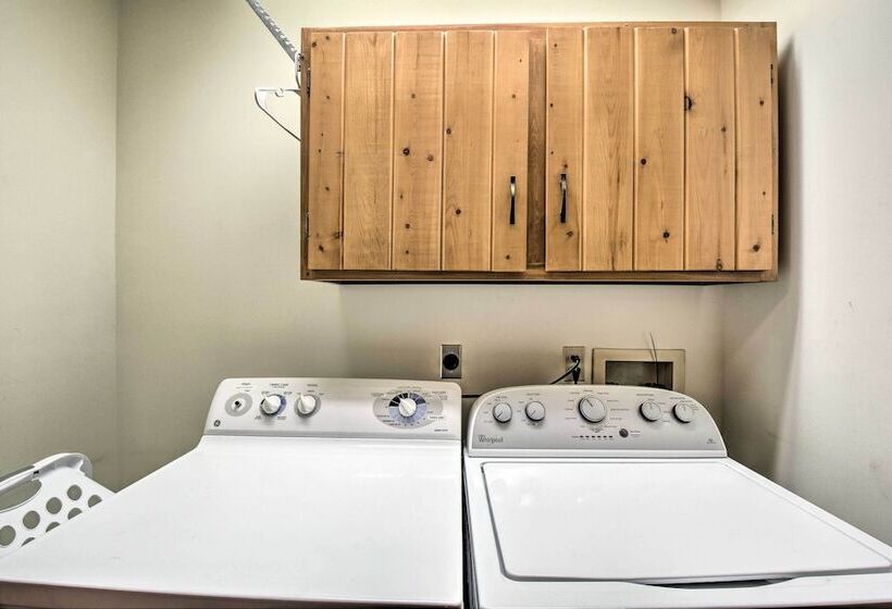 Cozy Blairsville Cabin: 2 Mi To Vogel State Park!