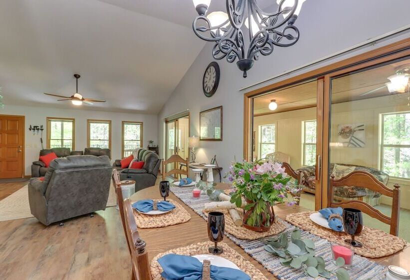 Cozy Blairsville Cabin: 2 Mi To Vogel State Park!