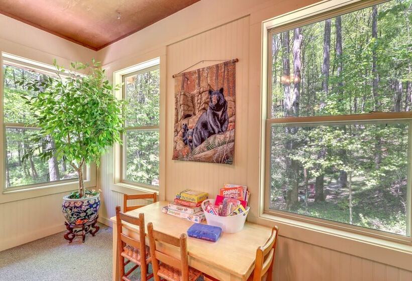 Cozy Blairsville Cabin: 2 Mi To Vogel State Park!