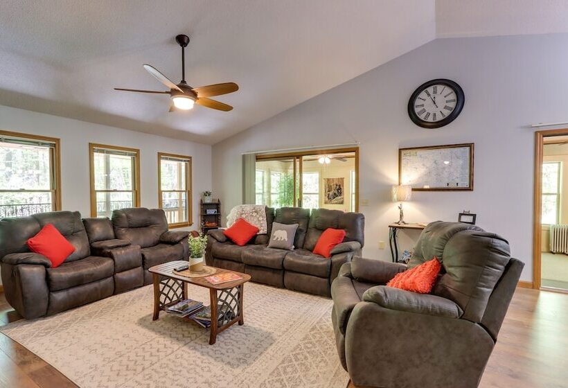 Cozy Blairsville Cabin: 2 Mi To Vogel State Park!