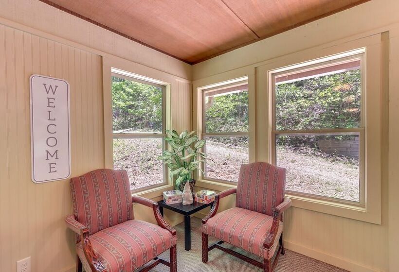 Cozy Blairsville Cabin: 2 Mi To Vogel State Park!