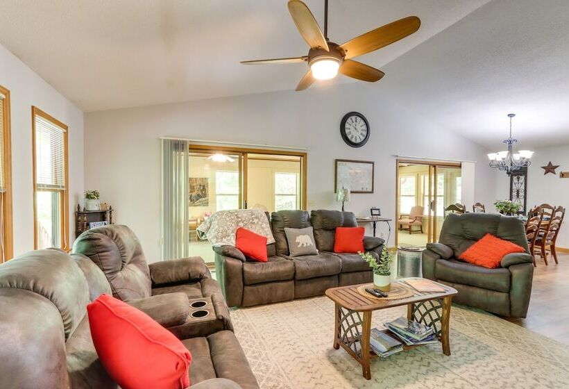 Cozy Blairsville Cabin: 2 Mi To Vogel State Park!