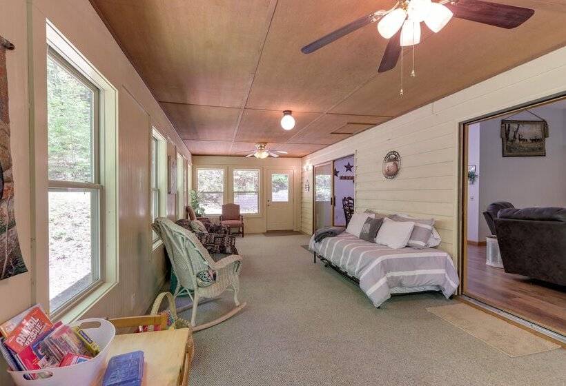 Cozy Blairsville Cabin: 2 Mi To Vogel State Park!