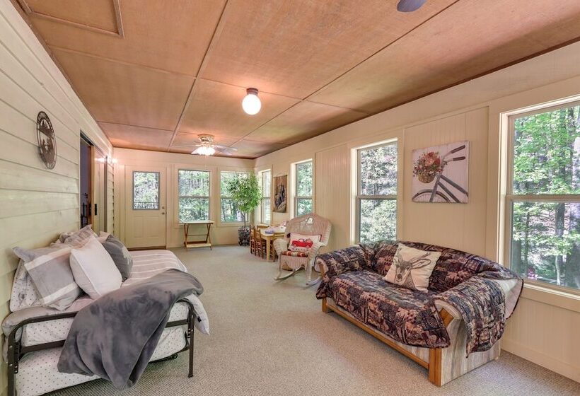 Cozy Blairsville Cabin: 2 Mi To Vogel State Park!