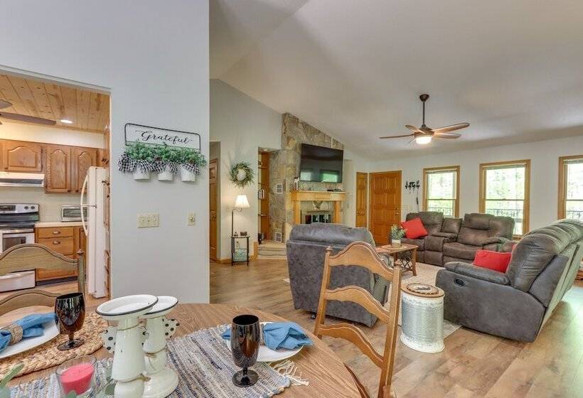 Cozy Blairsville Cabin: 2 Mi To Vogel State Park!